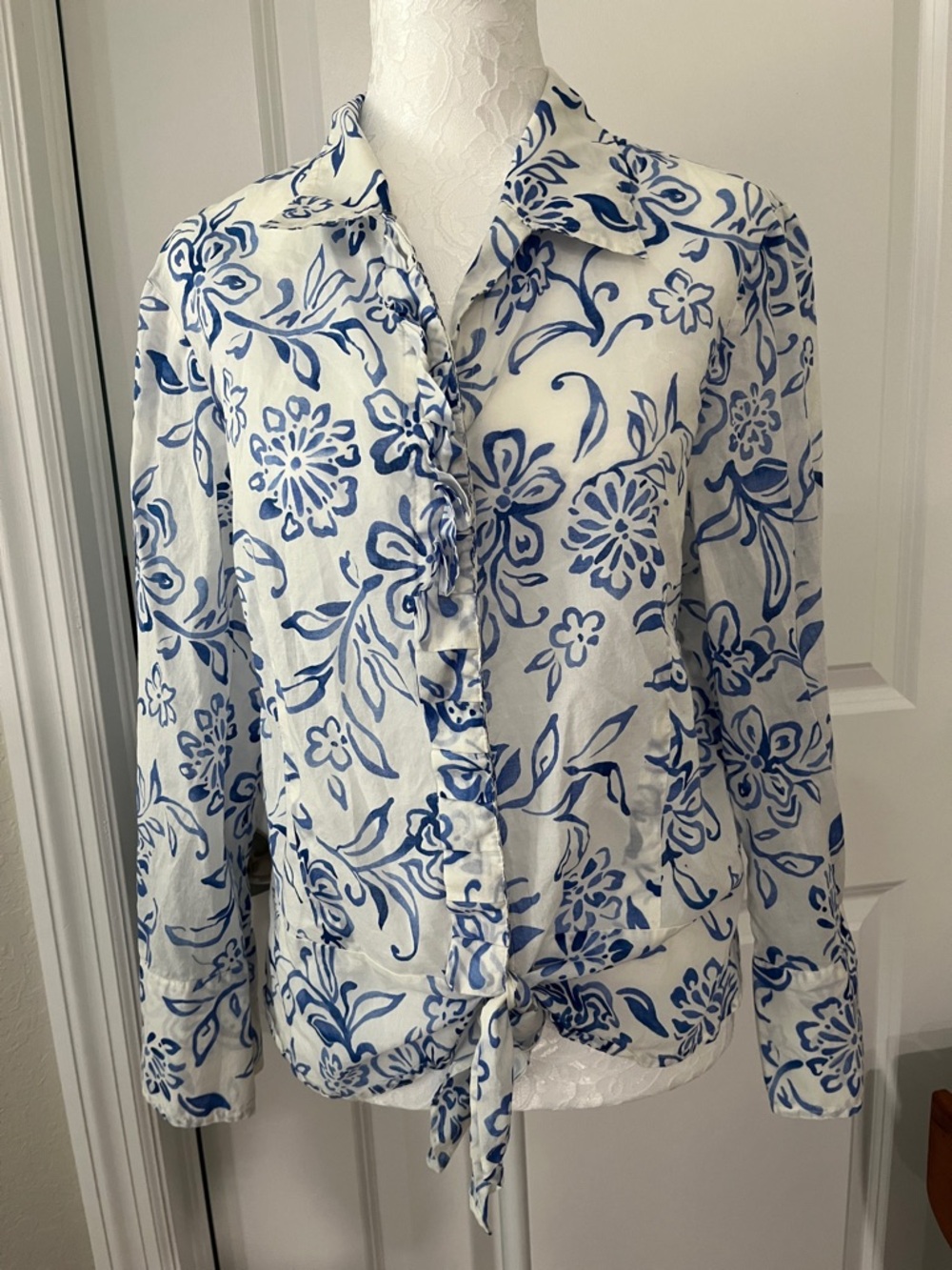 Jones New York White and Blue Floral Tie-Front Button-Down Shirt Ruffle Placket